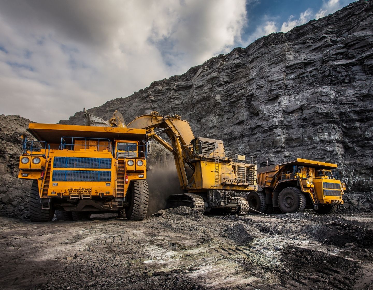 coal mine truck 1440x1120