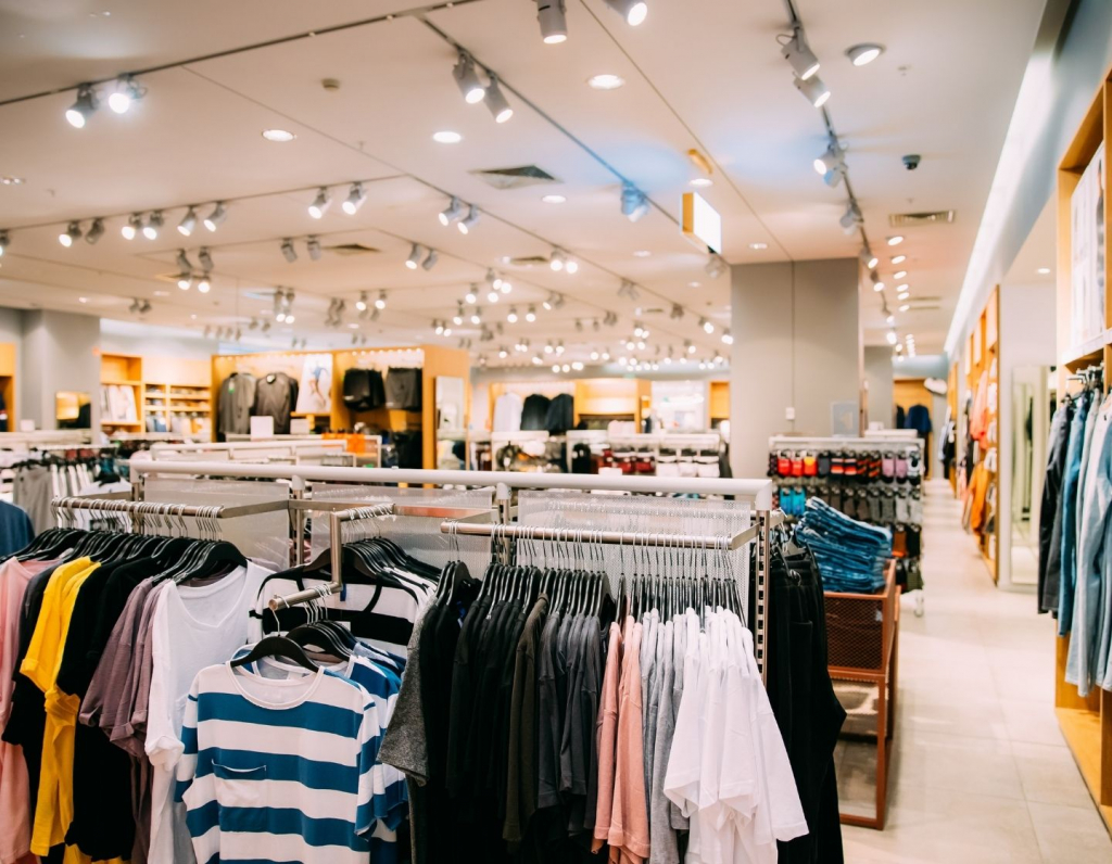 How to set up a retail lighting display